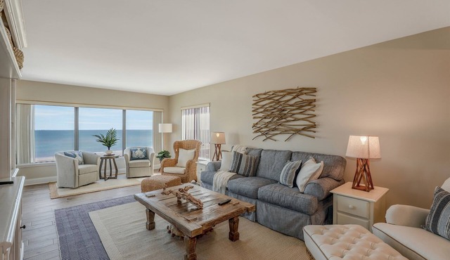 Enjoy coastal living charm and amazing views!