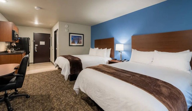 Enjoy Comfort in Pet-Friendly Room with Full Kitchen - Great Location