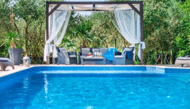 Enjoy complete Peace and Relaxation at Ivana Villa, features Air conditioning, Wifi, Barbecue !
