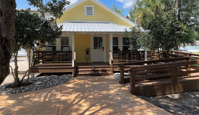 Enjoy Crawfordville at the Courtyard’s Oyster Cottage