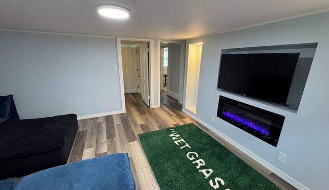 Enjoy Daytona! Walk to the beach! Experience Fun!