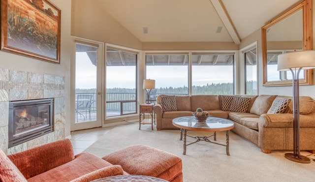 Enjoy Deschutes River Views from Beautiful 3-Bedroom Mt. Bachelor Village Condo