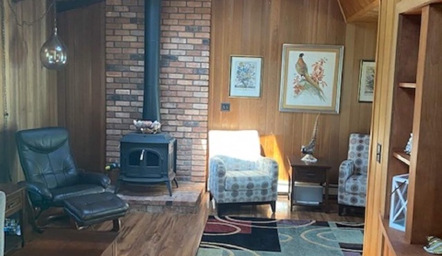Enjoy Ditch Plains in Montauk! Neat And Clean. Private backyard