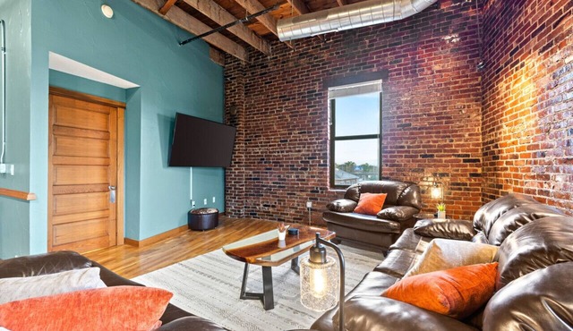 Enjoy downtown living with the comforts of home!