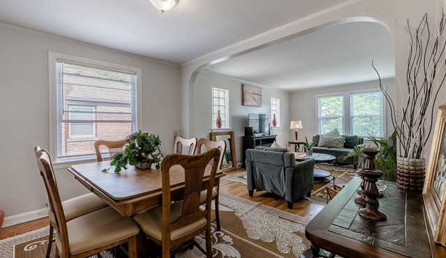 Enjoy Evanston! Slow Down After a Busy Day Sight Seeing - Walking Distance from Public Transportation by AllSet Turnover