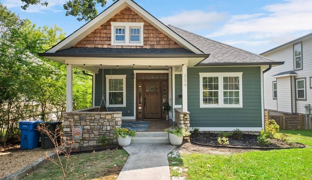 Enjoy Fall Colors in Historic Northshore! Walk to TN River; Mtn Views, Porch Swing - Chattanooga