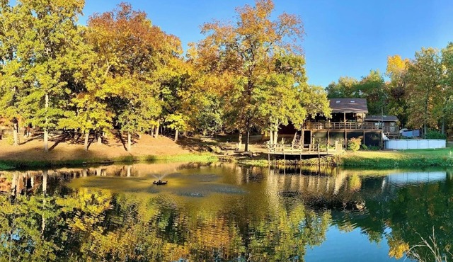 Enjoy Fall Serenity on our Woodland Retreat with Boat Parking near Truman Lake
