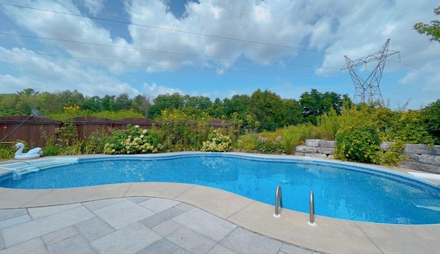 Enjoy fishing at riverside,4 Acres beautiful cottage with brand new pool
