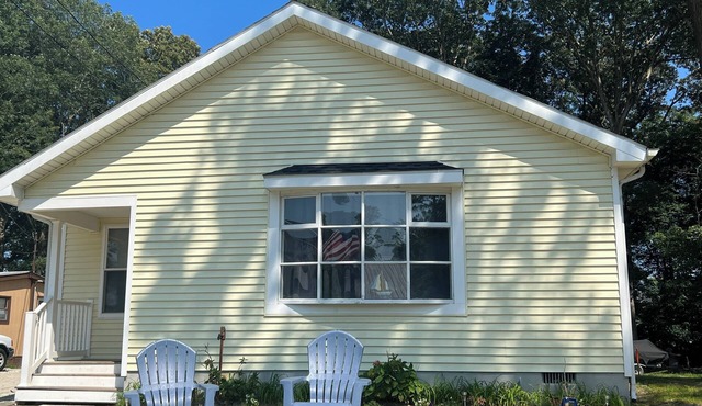Enjoy fishing, the beach, or nights around the firepit. Minutes to boat ramp.