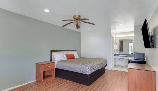 Enjoy Free Breakfast in a Spacious Room Close to Major Downtown Attractions