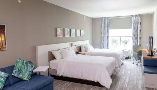 Enjoy Free Perks! Free Parking and Breakfast, Outdoor Pool