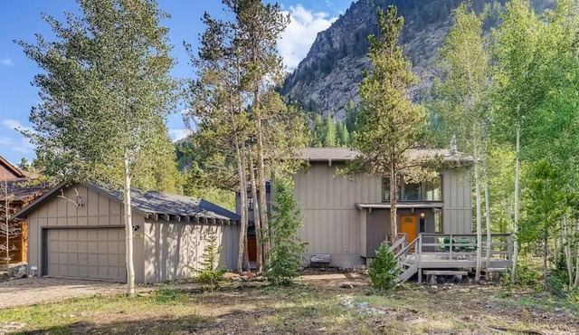Enjoy Frisco from your own Mountain Hideaway!