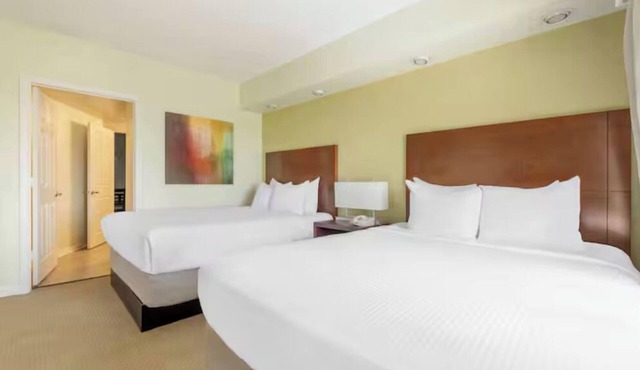 Enjoy Golf Views at Spacious Unit w/Kitchen – Close to Disney World