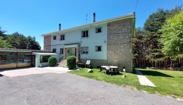 Enjoy Gredos in FAMILY or in COUPLE