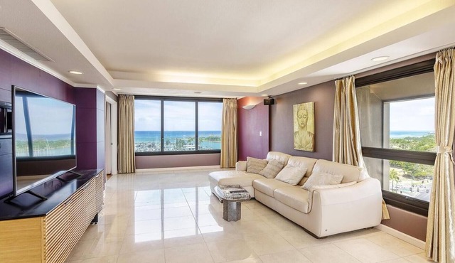 Enjoy Grand 2BR, 2 Baths, Executive Condo Near Beach and Everything Else