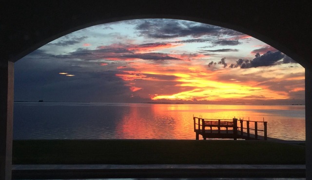 Enjoy GULF FRONT sunsets in newly renovated private studio in private home.