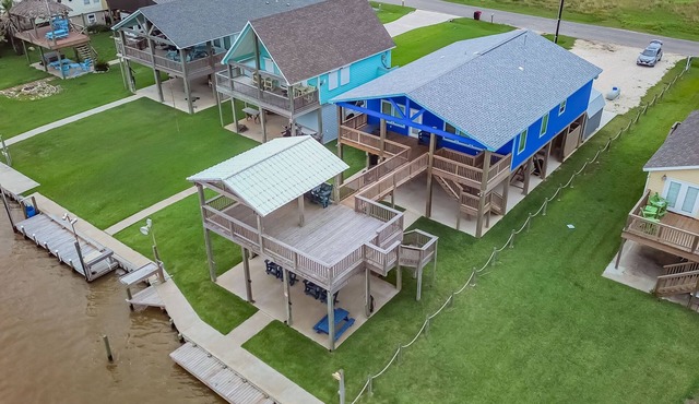 Enjoy Gulf Views on the ICW with Great fishing!