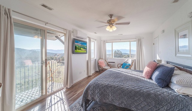 Enjoy High Desert Charm in this Cozy Studio w/Balcony -Pool-Snowmobiling-Hiking