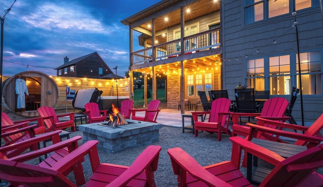 Enjoy hiking, fishing, horses! Sauna! HotTub! Arcades!