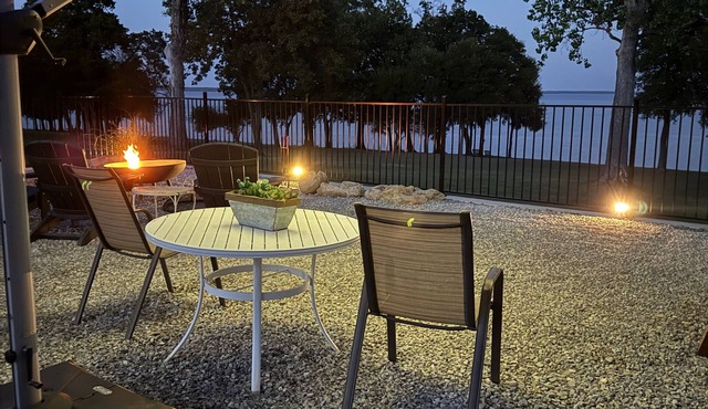 Enjoy Holiday Getaway on Lake Texoma!