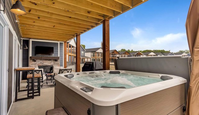 Enjoy Idle Time at Table Rock Lake with Arcades, Private Hot Tub, Dog-Friendly Stay & Free Tickets
