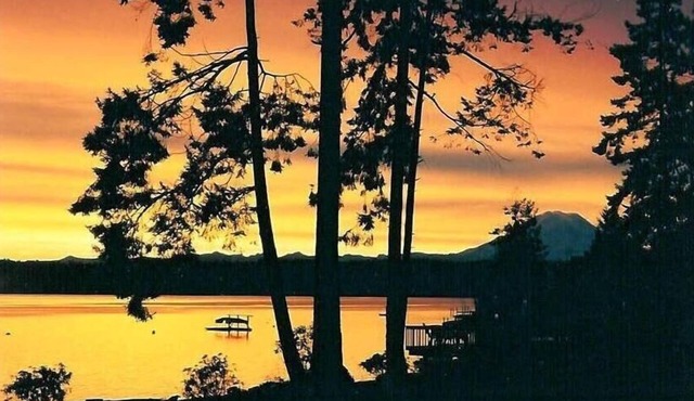 enjoy island living on a sandy Puget Sound beach with a view of Mt. Rainier