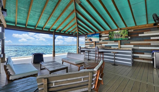 Enjoy lake life at The Dome for remote work, triathlons, or Disney! Relax& Enjoy