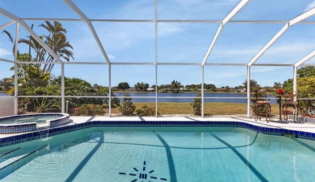 Enjoy lake views from the lanai. Charming 3-bdr home in quiet Deep Creek sub.