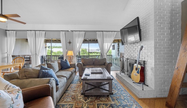Enjoy lake views from 2 decks! Walk to pool, gym & golf course. Lake access.