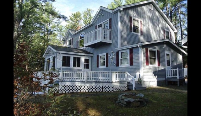 Enjoy lakefront life. Sleeps 12+. Gorgeous sunsets year-round on Crystal Lake