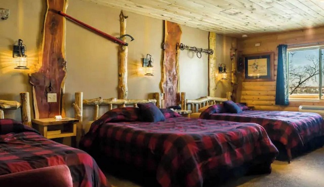 Enjoy lakeside relaxation in Room 17 - Lumbermen's Bunkhouse - Curriers