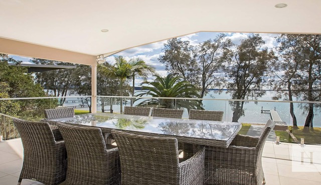 Enjoy Lazy Daze - Waterfront, Hot Tub, Jetty!