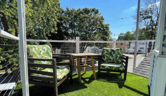 Enjoy Milwaukee's Bayview - 3 bed w/balcony