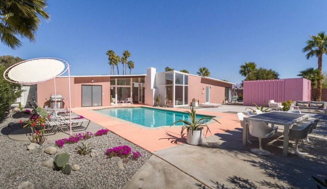 Enjoy mountain views while floating in the pool, sleeps 6 + hot tub & fire pit
