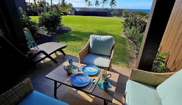Enjoy ocean views & walk to Black Sand Beach!