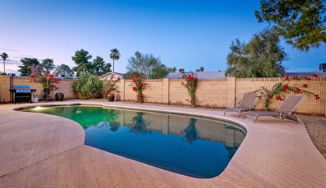 Enjoy Old Town Scottsdale Night Life- Pool home