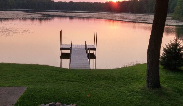 Enjoy Our Cabin And Sunsets, On Peaceful , Non-Motorized Lulu Lake