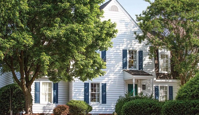 Enjoy our Colonial Style Resort in Williamsburg with Free parking, pool access, mini golf and tennis