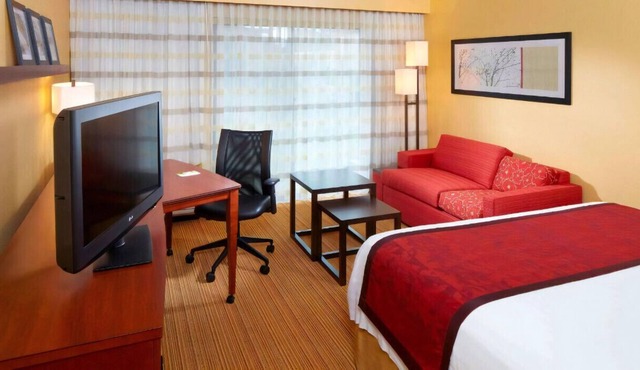 Enjoy Our Lavish & Elegant King Room Free WiFi