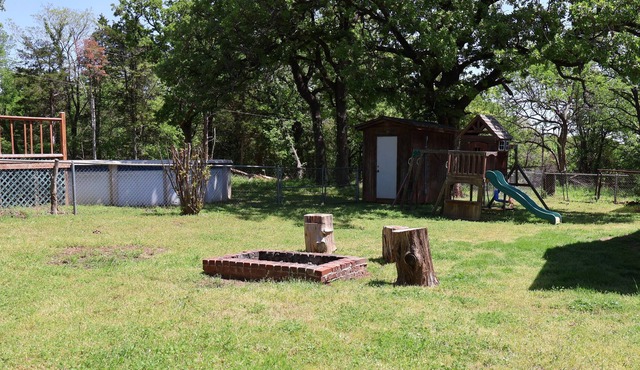 Enjoy our peaceful and quiet farmhouse with family or friends!