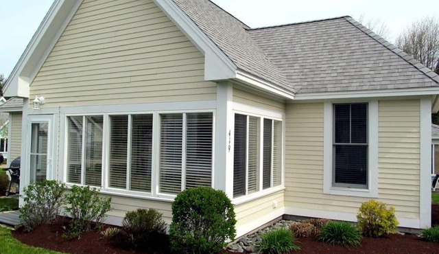 Enjoy our super "cute" Summer Village cottage!
