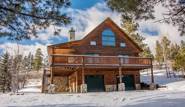 Enjoy Peace & Wildlife- Stunning Log Home w/Mountain Views! Pagosa Springs, Co