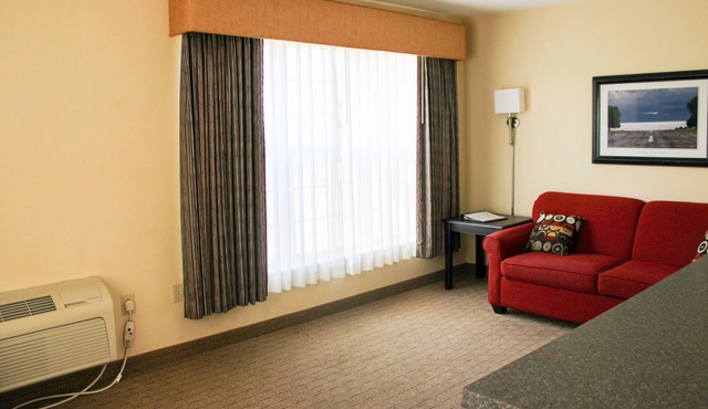 Enjoy picturesque views of Lake Erie 219