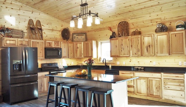 Enjoy privacy in this newly built cabin with spectacular view of North Star Lake