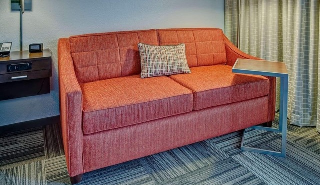 Enjoy Proximity to Memphis Airport & Local Attractions from Your Room