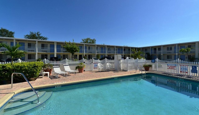 Enjoy Relaxation in Family-Friendly Room Near Ellenton Premium Outlet - 5.1miles