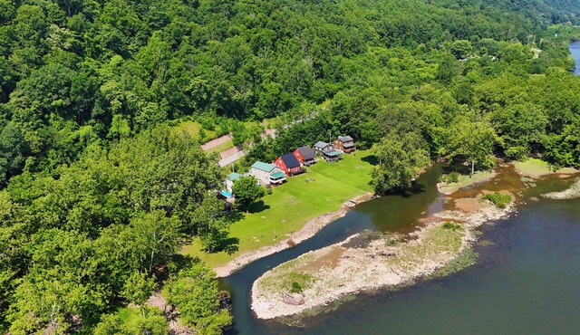 Enjoy Relaxing at Riverfront Property 4 miles from Sandstone Falls!