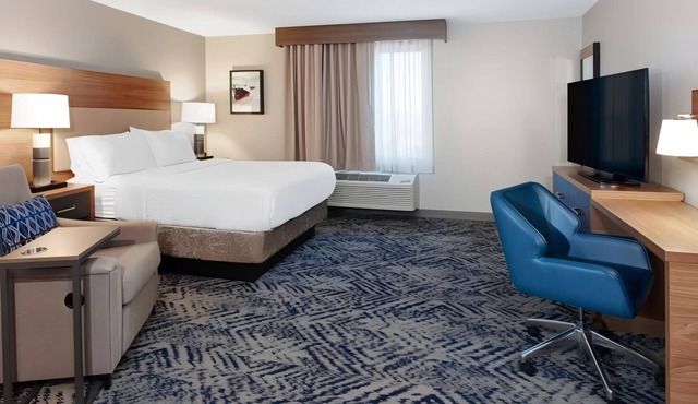 Enjoy Restful Sleep at Elegant Suite with Kitchen Near CJ Barrymore Amusement