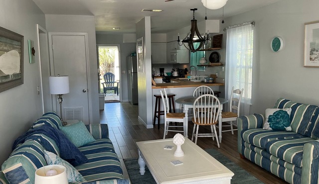 Enjoy Salty Breeze on beautiful St Andrew Bay. Pet friendly - secure backyard.