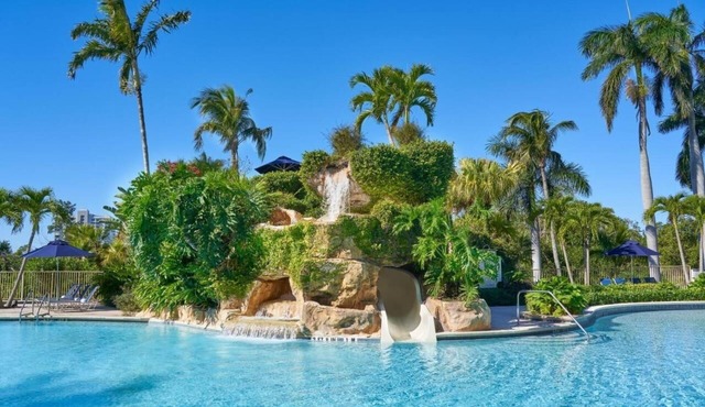 Enjoy Sauna & Hot Tub in This 4 Stunning Rooms w/Balcony and Gulf Views